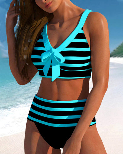 Hochtaillierter gestreifter Bikini