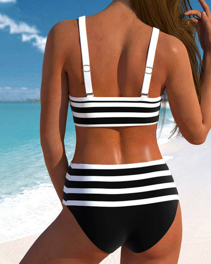 Hochtaillierter gestreifter Bikini